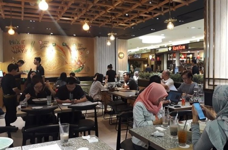 Suasana Restoran Nudles. (Suara.com/Dinda Rachmawati)