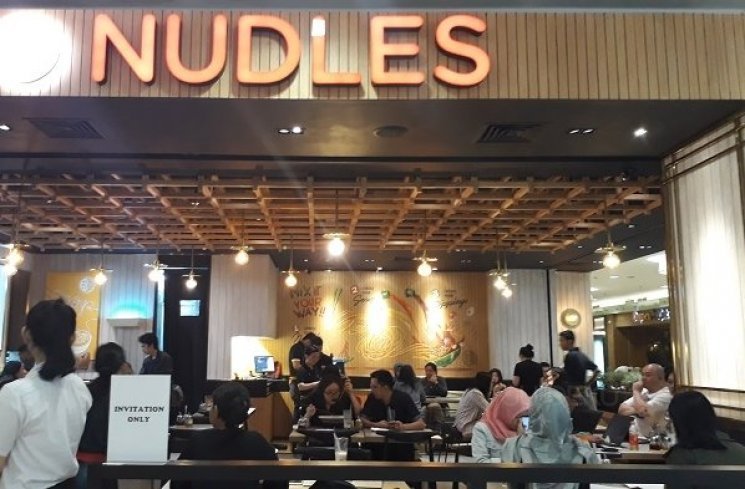 Bagian depan Restoran Nudles. (Suara.com/Dinda Rachmawati)