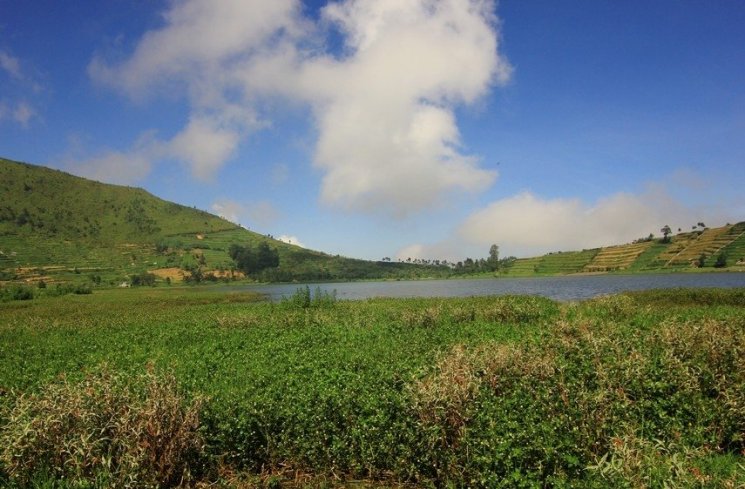 Wisata Naik Kayak di Telaga Merdada Dieng (indonesiakaya.com)