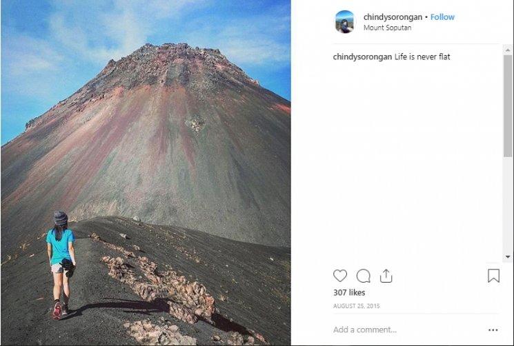 Gunung Soputan sebelum terjadi erupsi. (Instagram/@cindysorongan)