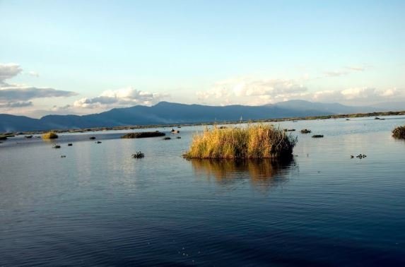 Danau Loktak (Wikimedia Commons)
