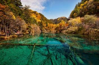 Jiuzhaigou (Wikimedia Commons Chensiyuan)