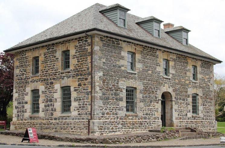 Old Stone Store (Wikimedia Commons Noel Jones)