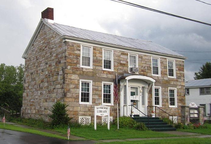 Perpustakaan di Old Stone (Wikimedia Commons Doug Kerr)