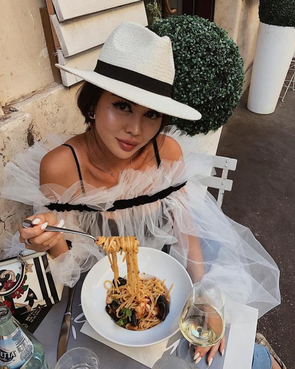 Potret liburan Dinara Rakhimbaeva. (Instagram/@dinara_rkh)