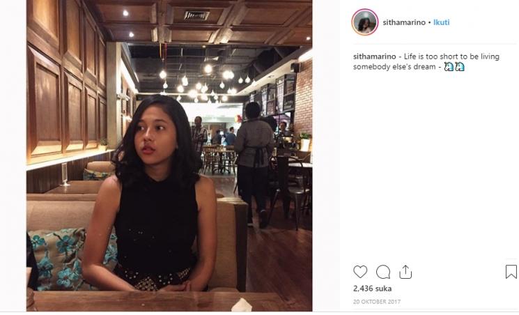 Gaya liburan Sitha Marino. (Instagram/@Sithamarino)