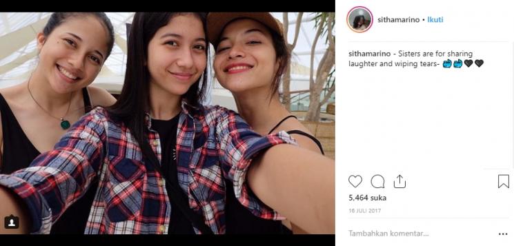 Gaya liburan Sitha Marino. (Instagram/@Sithamarino)