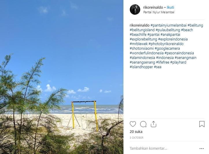 Pantai Nyiur Melambai di Belitung. (Instagram/@rikoreinaldo)