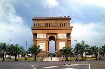 Sejarah di Balik Monumen Simpang Lima Gumul Kediri
