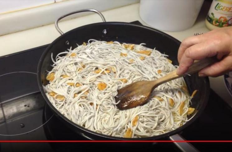 Angulas, Makanan Termahal di Spanyol (youtube.com/Alfredo GASTRODIARIO parahoreca)