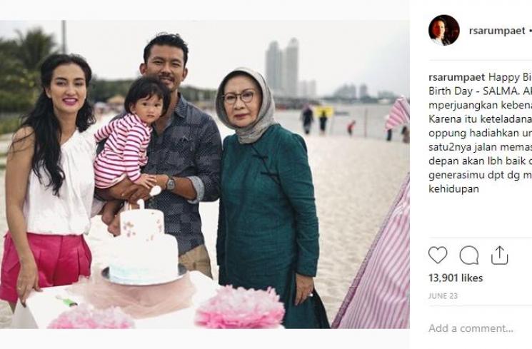 Potret Kebersamaan Atiqah Hasiholan dan Ratna Sarumpaet Liburan. (instagram.com/rsarumpaet)