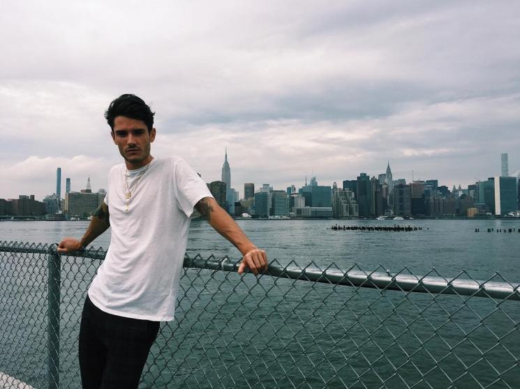 Foto liburan Diego Barrueco, model asal Spanyol. (Instagram/@diegobarrueco)