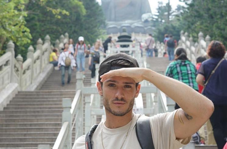 Foto liburan Diego Barrueco, model asal Spanyol. (Instagram/@diegobarrueco)