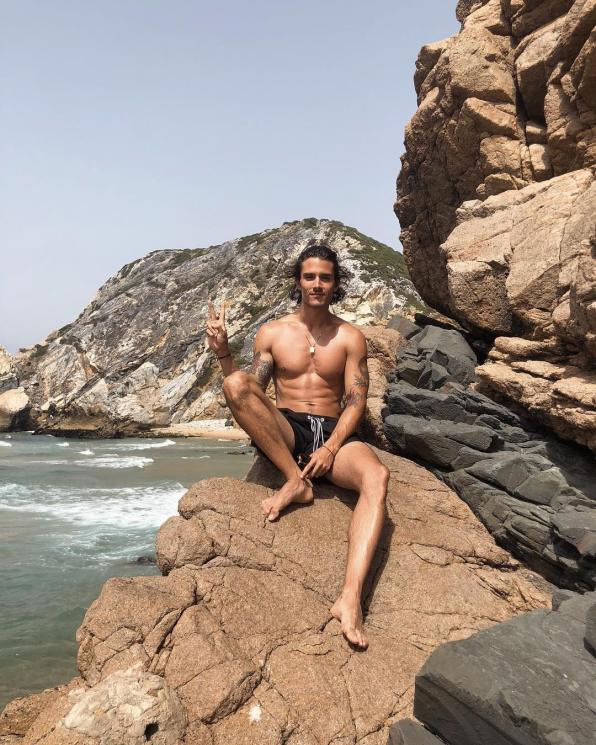 Foto liburan Diego Barrueco, model asal Spanyol. (Instagram/@diegobarrueco)