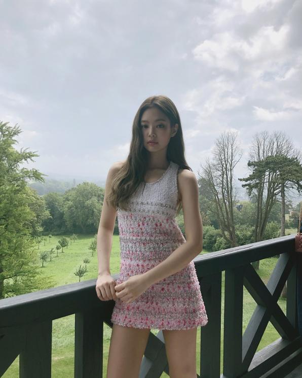 Gaya traveling Jennie BLACKPINK. (Instagram/@jennierubyjane)