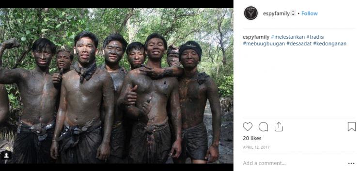 Tradisi mandi lumpur, Mebuug-Buugan di Bali. (Instagram/@espyfamily)