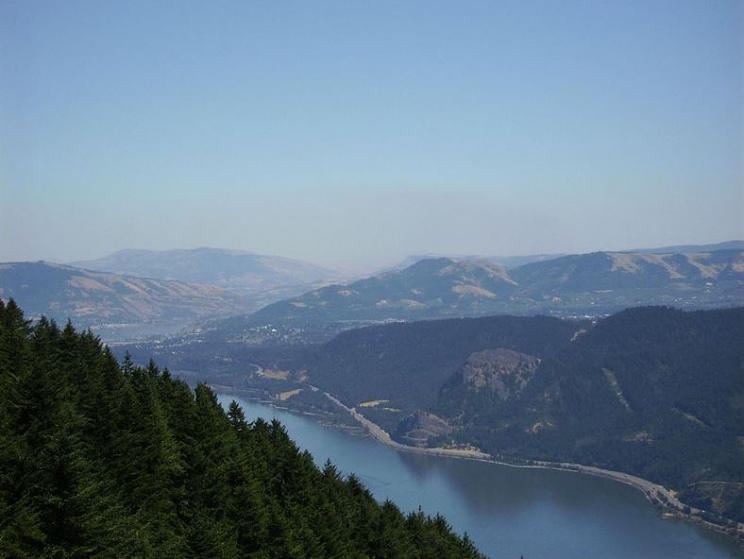 The Columbia River Gorge (Wikimedia Spenmac)