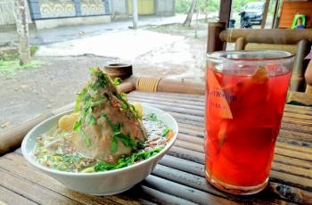 Bakso tumpeng Lesehan Banyumili di Imogiri, Yogyakarta. (Guideku/Arendya)