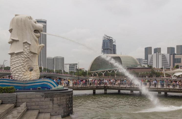 Patung Merlion di Merlion Park (Wikimedia Commons)