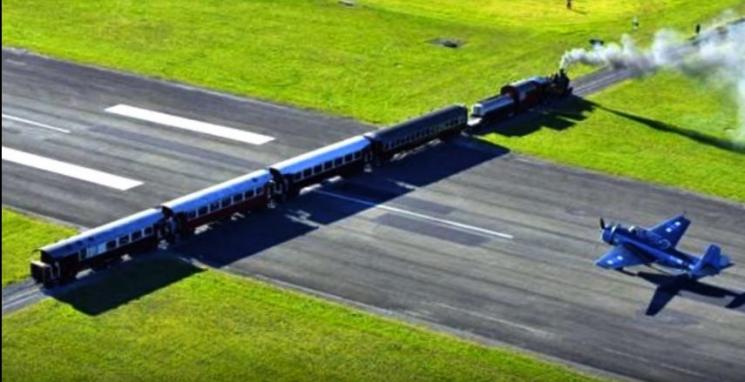 DegDegan Ngeri, di Sini Pesawat dan Kereta Berbagi Landas Pacu