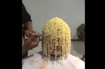 Pria Potong Rambut Indomie Komentar Netizen Bikin Ngakak Guidekucom