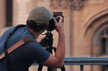 Lowongan Kerja Fotografer Gaji 1 Miliar Ini Syaratnya Guideku Com