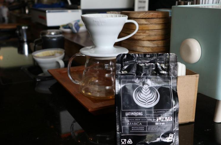 Proses Membuat Manual Brew (Guideku.com/Amertiya)