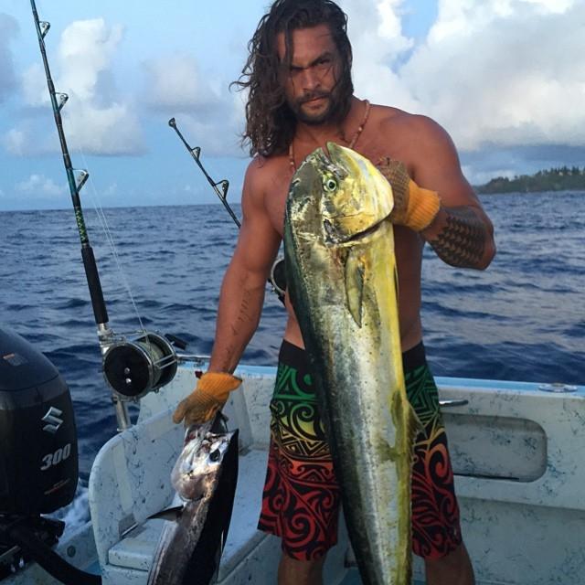 Gaya liburan Jason Momoa pemeran Aquaman. (Instagram/@prideofgypsies)