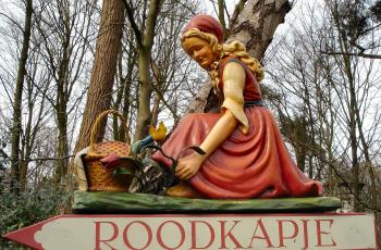 Efteling Theme Park, Tempat yang Dikunjungi Nia Ramadhani di Belanda