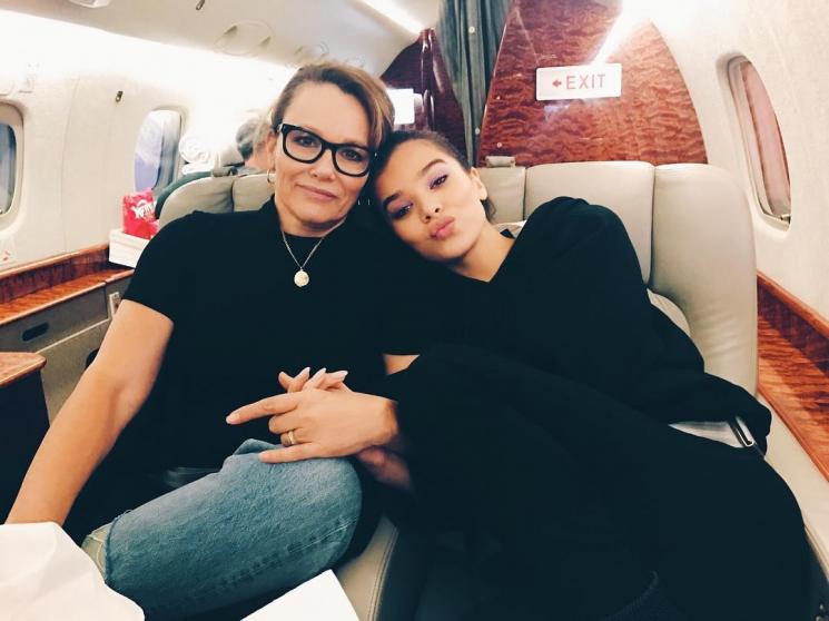 Gaya Liburan Hailee Steinfeld (instagram.com/haileesteinfeld)