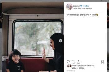 5 Artis yang Traveling Bareng Anak (instagram.com/ayudiac)
