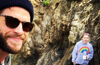Menikah, Begini Gemesnya Potret Liburan Miley Cyrus dan Liam Hemsworth