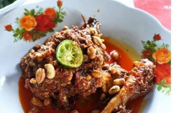 Pedasnya Istimewa, Menyesap Nikmatnya Ayam Rarang Lombok