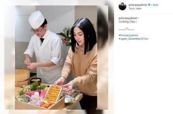 Gaya liburan Syahrini di Jepang. (Instagram/@princessyahrini)
