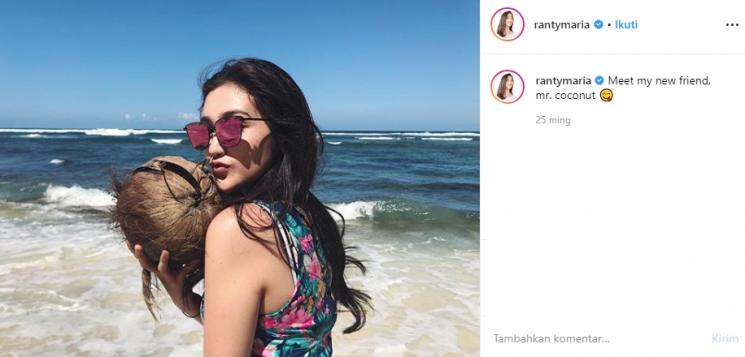 Gaya liburan Ranty Maria. (Instagram/@rantymaria)