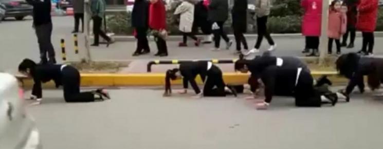 Penyiksaan karyawan di China. (Sanghaiist)