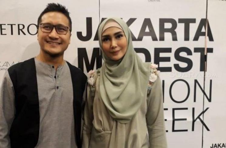 Pasangan Selebriti, Arie Untung - Fenita Arie. (Suara.com/Risna Halidi)