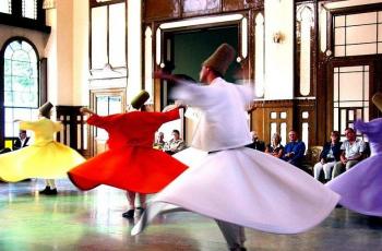 Dekat dengan Tuhan, Megeja Tarian Sufi dari 3 Destinasi di Istanbul