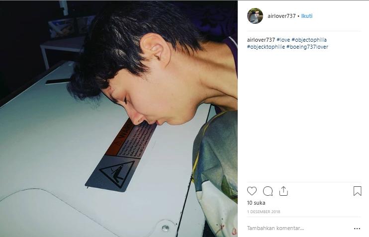 Unik, wanita ini pilih berpacaran dengan pesawat. (Instagram/@airlover737)