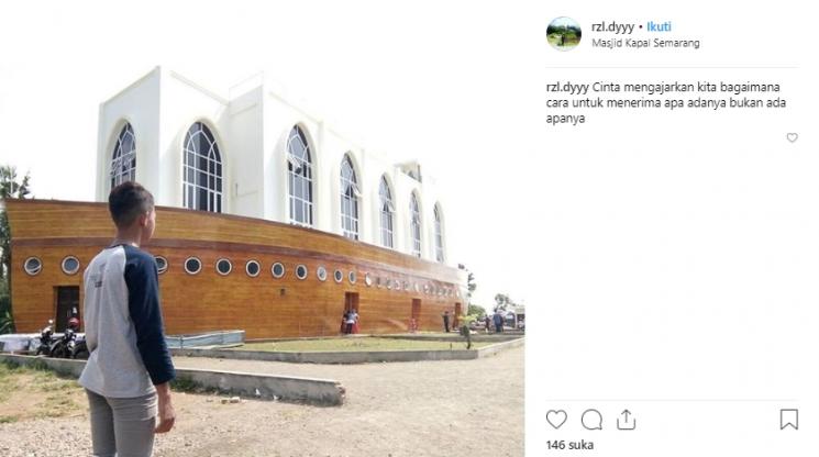 Masjid berbentuk kapal Nabi Nuh di Semarang. (Instagram/@rzl.dyyy)