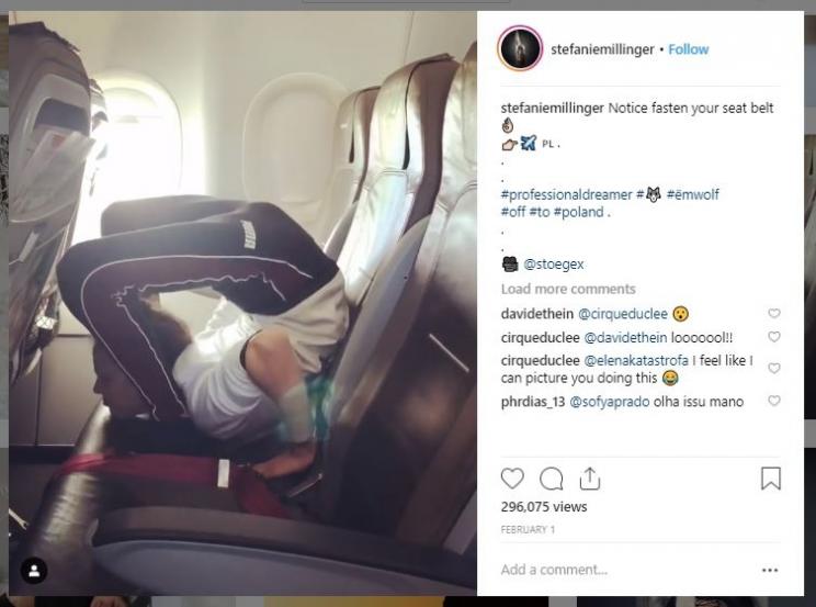 Penumpang Lakukan Gerakan Gimnastik di Kursi Pesawat (instagram.com/stefaniemillinger)