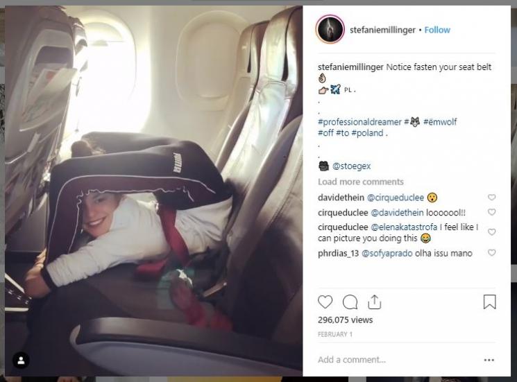 Penumpang Lakukan Gerakan Gimnastik di Kursi Pesawat (instagram.com/stefaniemillinger)