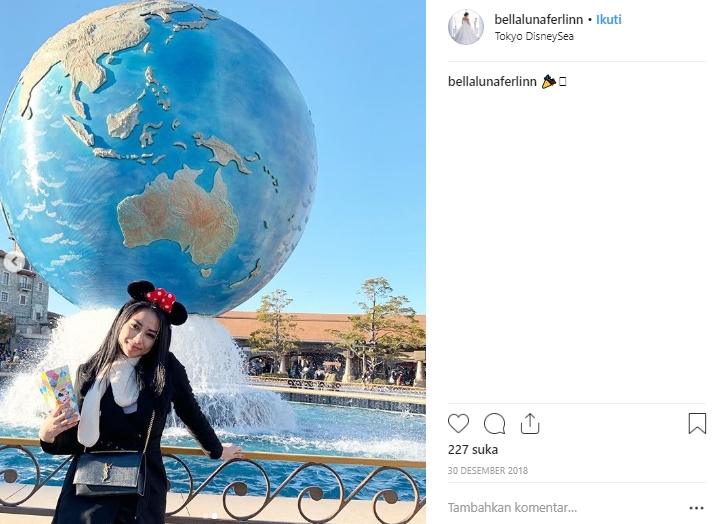 Gaya liburan Bella Luna. (Instagram/@bellalunaferlinn)