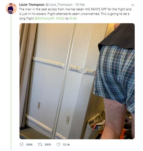 Bikin gagal paham, penumpang ini tiba-tiba lepas celana di pesawat. (Twitter/Lizzie_Thompson)