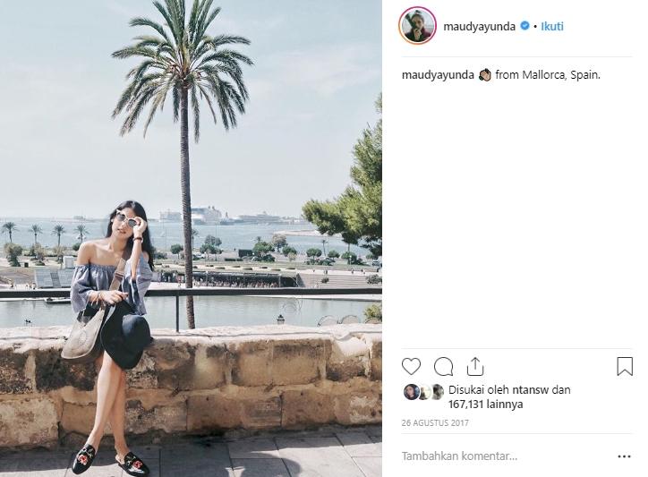 Gaya liburan Maudy Ayunda. (Instagram/@maudyayunda)