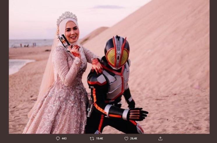 Potret Menikah ala Kamen Rider di Padang Pasir (twitter.com/alifhakimazhar)