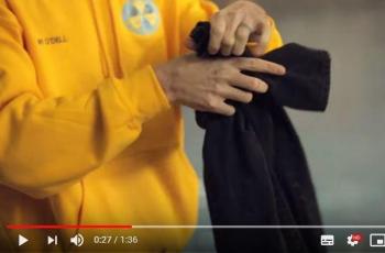Trik Buat Jaket Pelampung dari Celana Jeans (youtube.com/America's Navy)