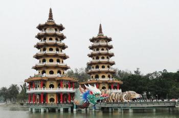 Vakansi ke Dragon Tiger Pagoda, Masuk-Keluar Lewat Mulut Naga dan Harimau