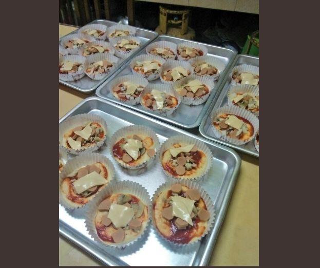 Guru Buatkan Pizza Untuk Murid-muridnya (twitter.com/AliaNadiera)