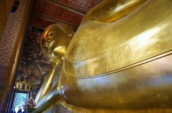 Patung buddha raksasa di dalam kuil Wat Pho. (Pixabay/photosforyou)